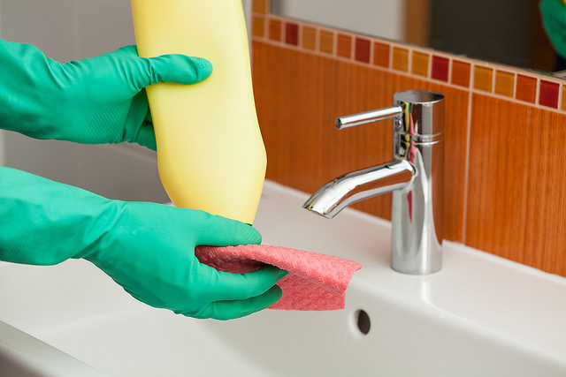 Quick guide: cleaning bathrooms